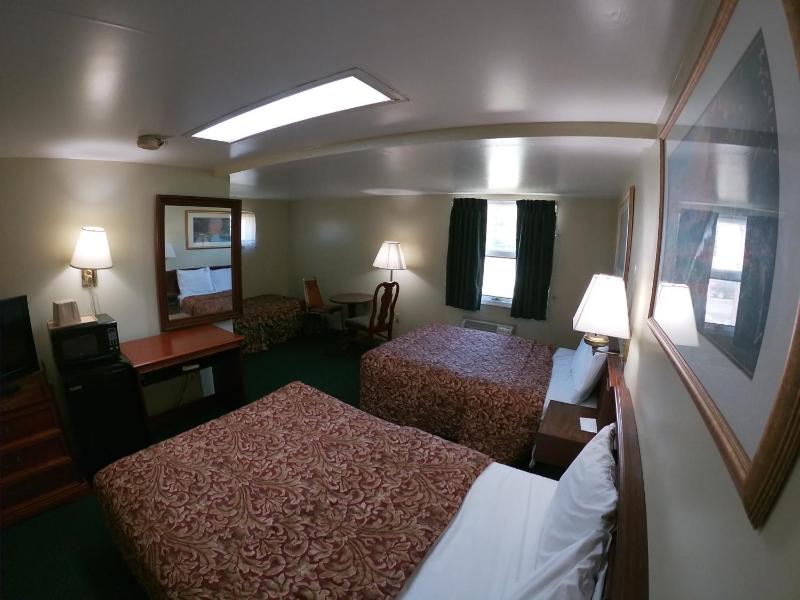Standard Triple Room image 4