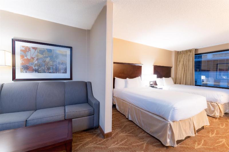 Mini Suite with Two Double Beds image 4