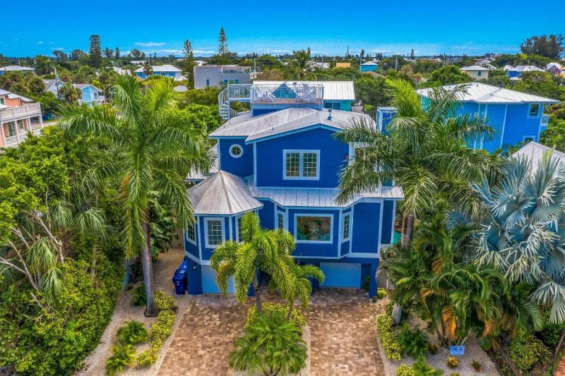 Above it All: Rooftop Deck Gulf Views Pool 5 Homes to Beach by Anna Maria Life Vacation Rentals - image 7