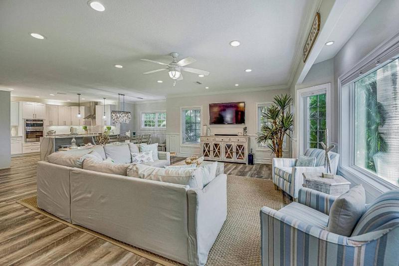 Above it All: Rooftop Deck Gulf Views Pool 5 Homes to Beach by Anna Maria Life Vacation Rentals - image 12