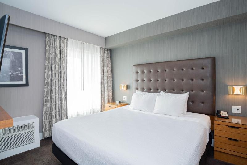 Standard Suite, 1 King Bed, Kitchen