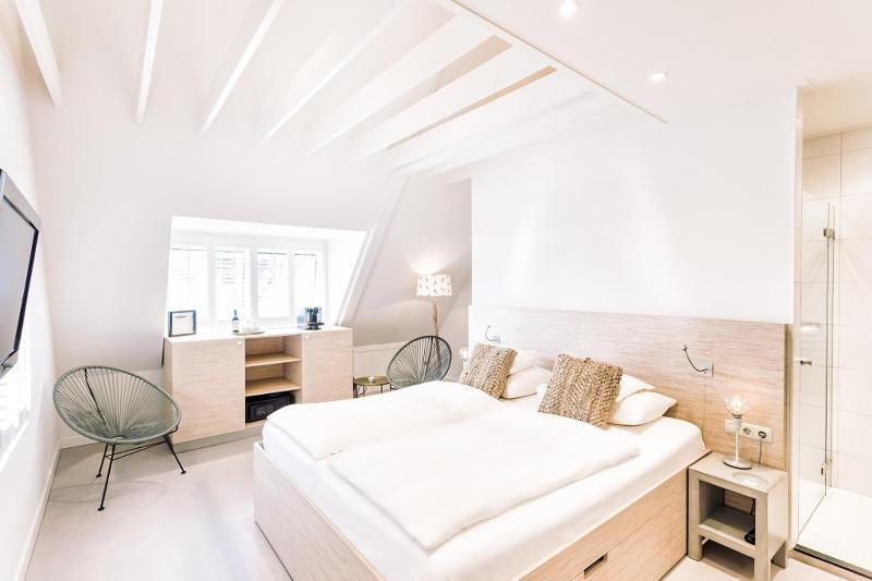 Luxury Suite image 3