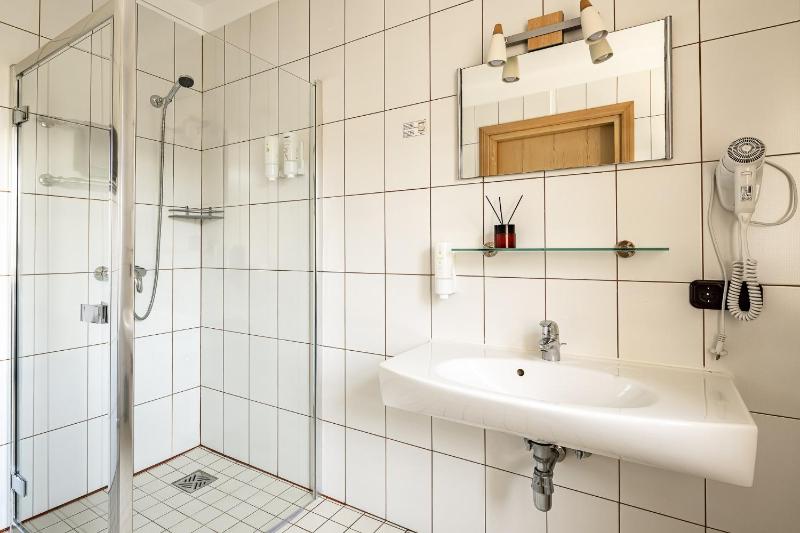 Single Room image 3