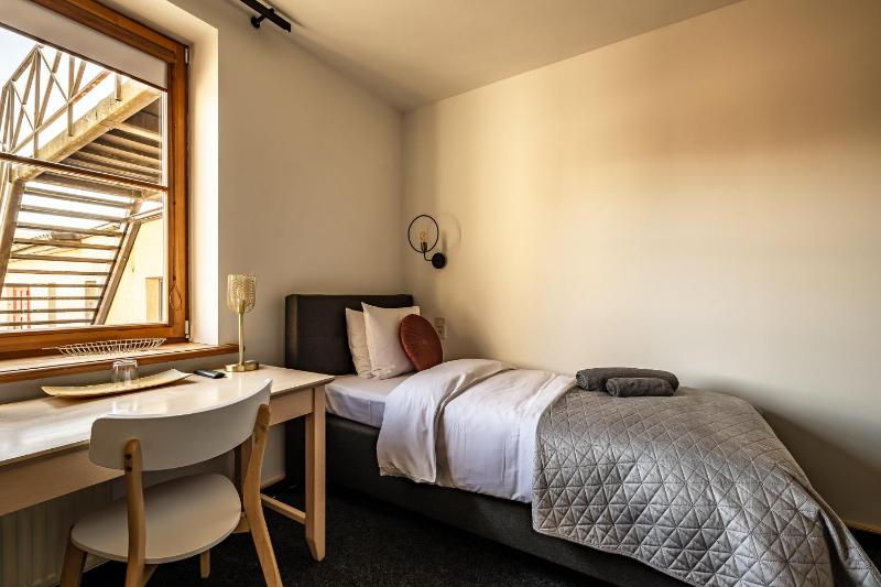 Single Room image 4