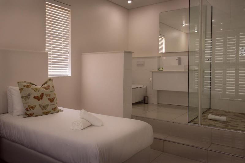 Beach Club Self Catering Apartments - image 7