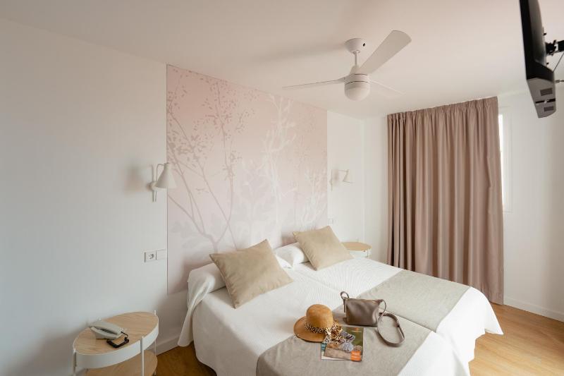 Superior Double or Twin Room with Terrace image 3