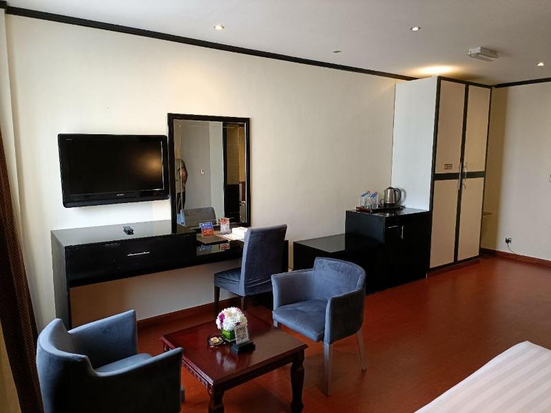 Deluxe Room image 3