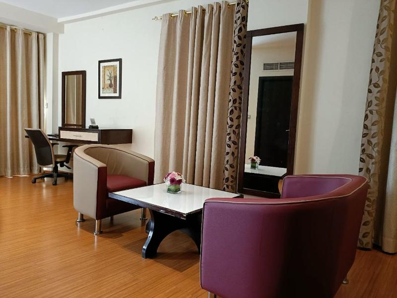 Deluxe Room image 2