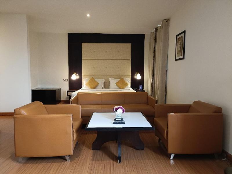 Executive Suite image 4
