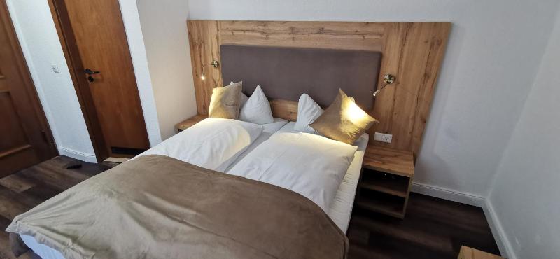Economy Double Room image 3