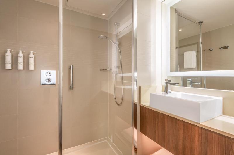 Deluxe Guest room, 1 King image 3