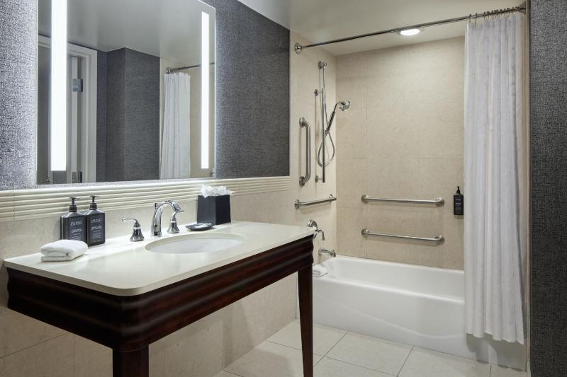 King Room image 3
