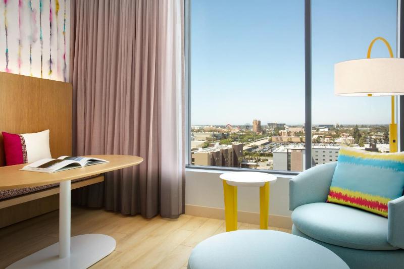 King Room with Bunk Beds and Park View image 3