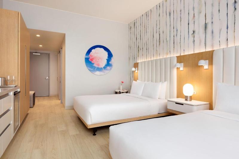 Queen Room with Two Queen Beds and Park View image 3