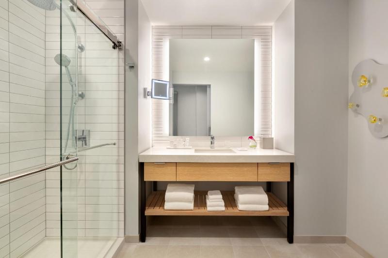King Room image 2