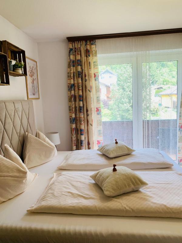 Small Double Room with Courtyard View image 3