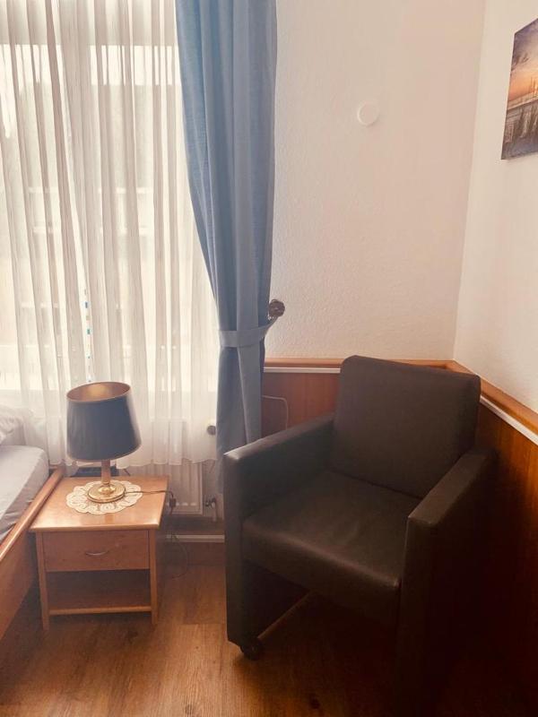 Single Room image 3