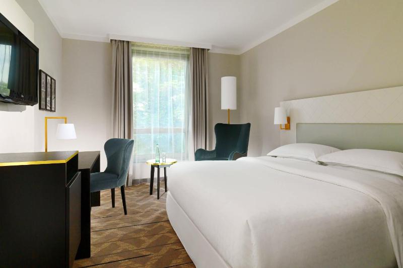 Superior King Room image 1