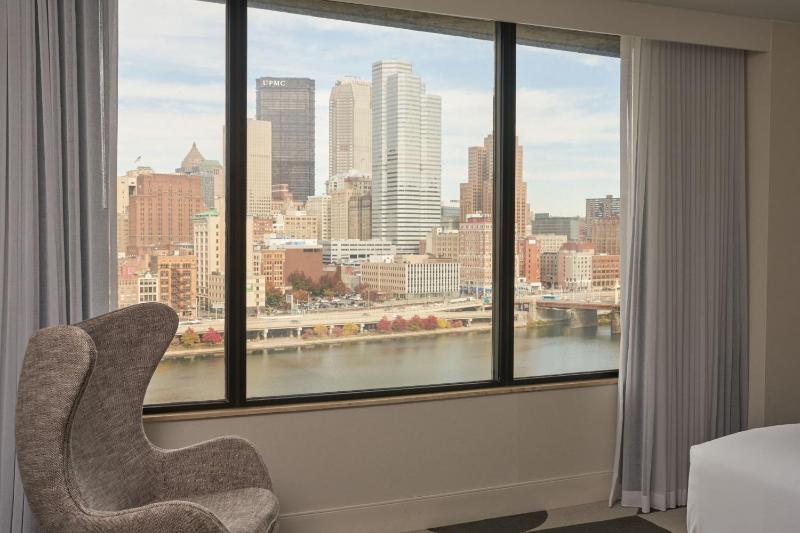 King Room with City View image 3