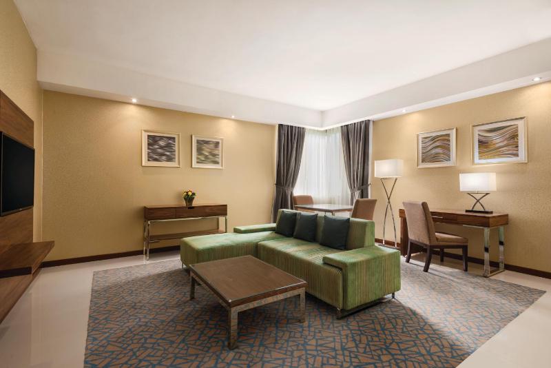 Queen Suite image 3