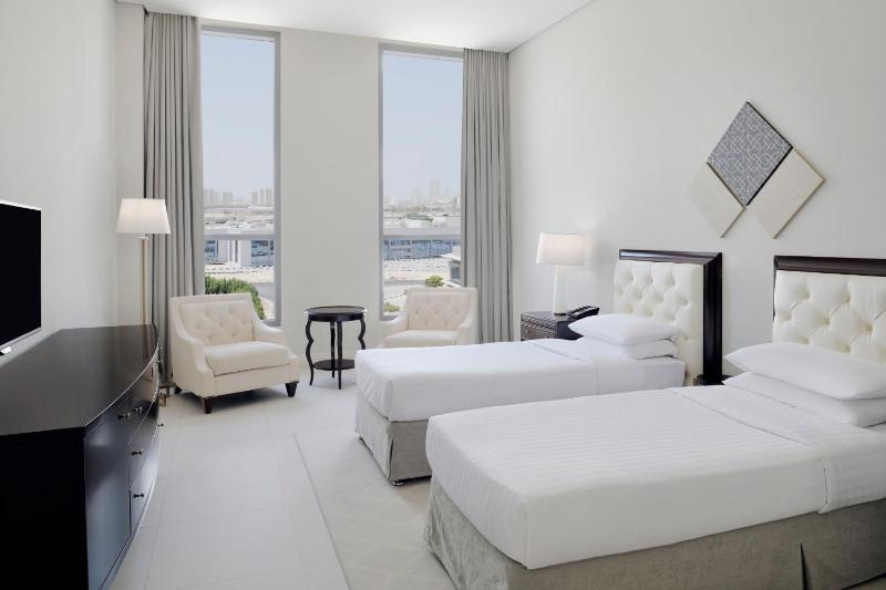 Superior Twin Room with Shuttle Bus to JBR Beach and various shopping malls image 3