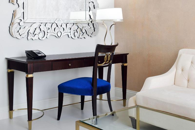 One Bedroom Suite with Community View and Shuttle Bus to JBR Beach and various shopping malls  image 2