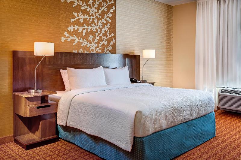 Guest Room, 1 King image 1