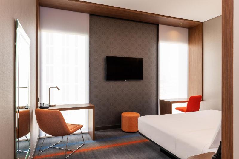 Aloft Room - King Bed (Complimentary Shuttle to Sobha Realty Metro Station, JBR Beach & Mall of the Emirates) image 3