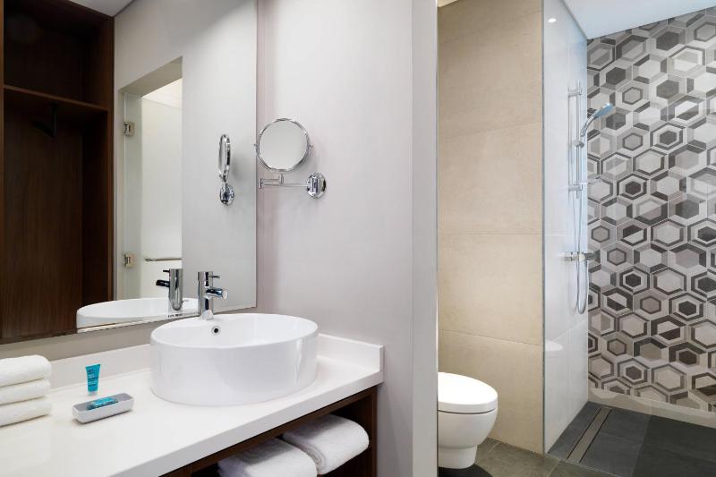 Aloft Room - King Bed (Complimentary Shuttle to Sobha Realty Metro Station, JBR Beach & Mall of the Emirates) image 4