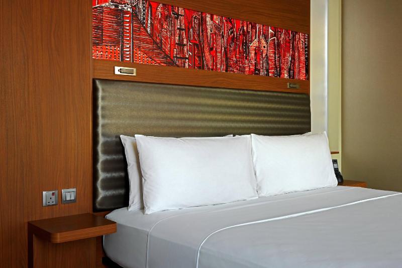 One-Bedroom Suite - King Bed (Complimentary Shuttle to Sobha Realty Metro Station, JBR Beach & Mall of the Emirates) image 3