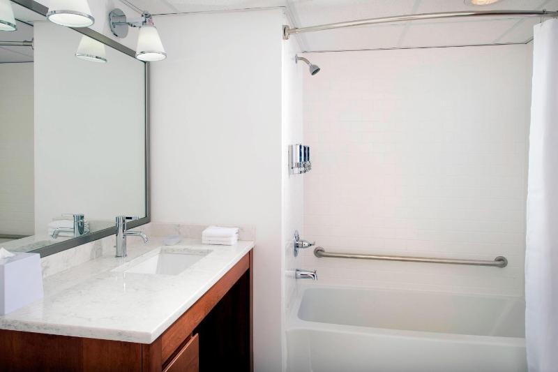 Suite, 2 Queen, Sofa bed, Oceanfront, High floor, Balcony image 2