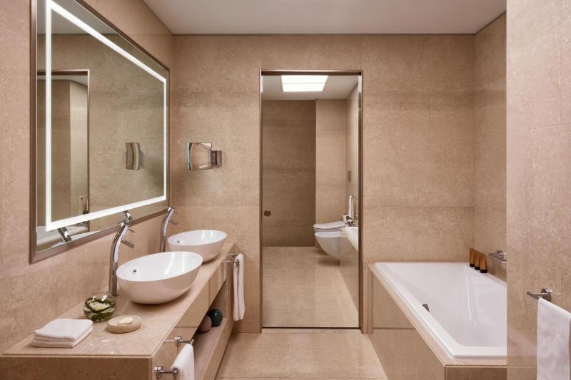 Executive Suite image 3