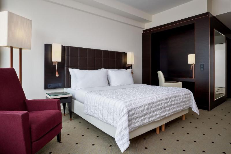 Superior King Room image 1