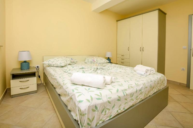Apartments Villa J i M by the sea - image 18