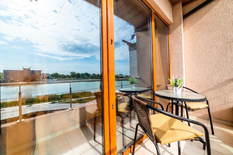 Double Room with Lake View image 1