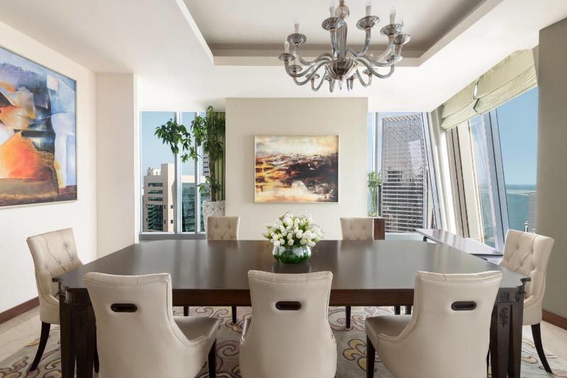 Royal Suite - High Floor/Executive Lounge Access