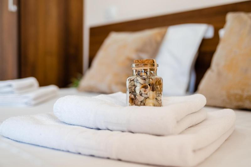 Double Room with Lake View image 4