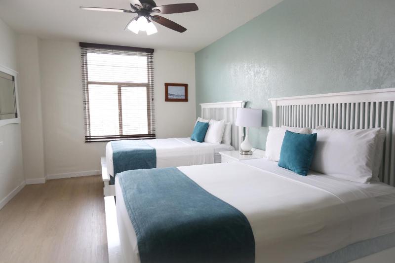 Queen Room with Two Queen Beds image 3