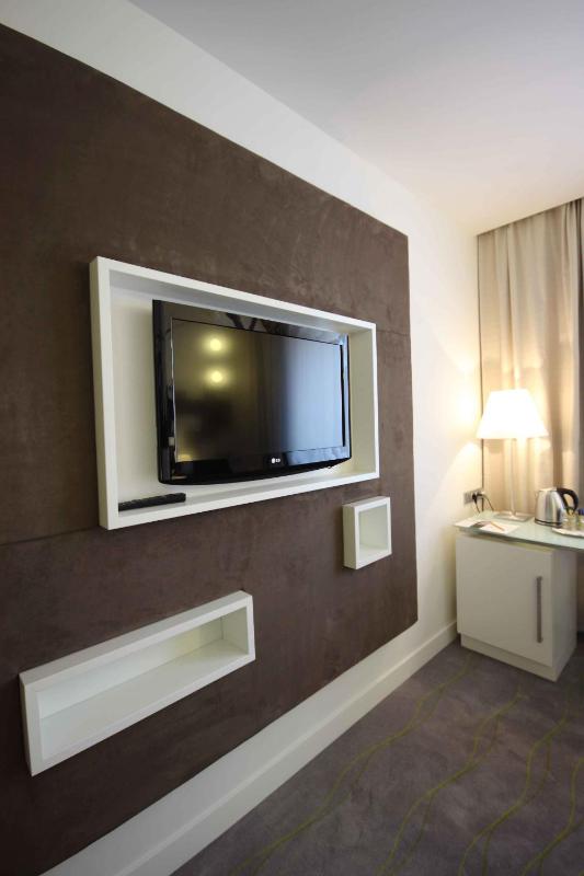 Executive Double or Twin Room image 2