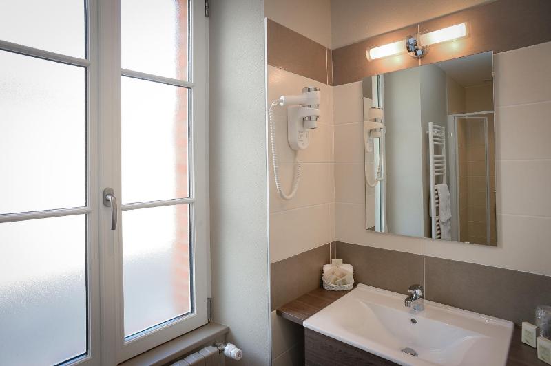 Family Room with Garden View image 3