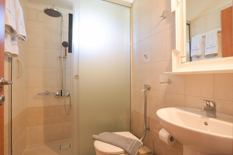 Double or Twin Room image 3