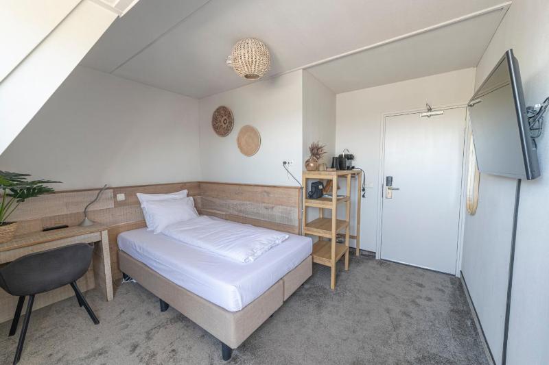 Single Room image 3