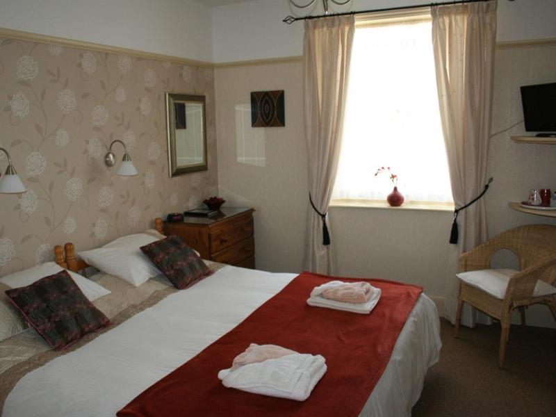 Twin Room with Shower image 3