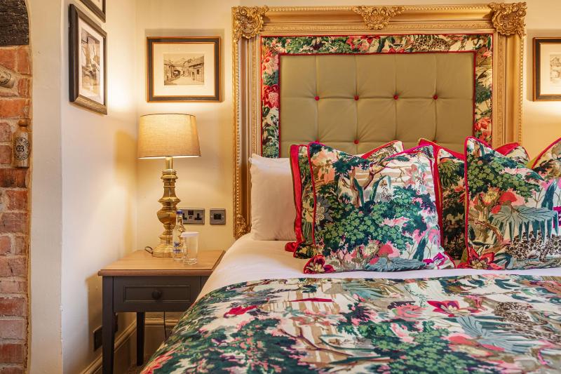 Deluxe Double Room image 3