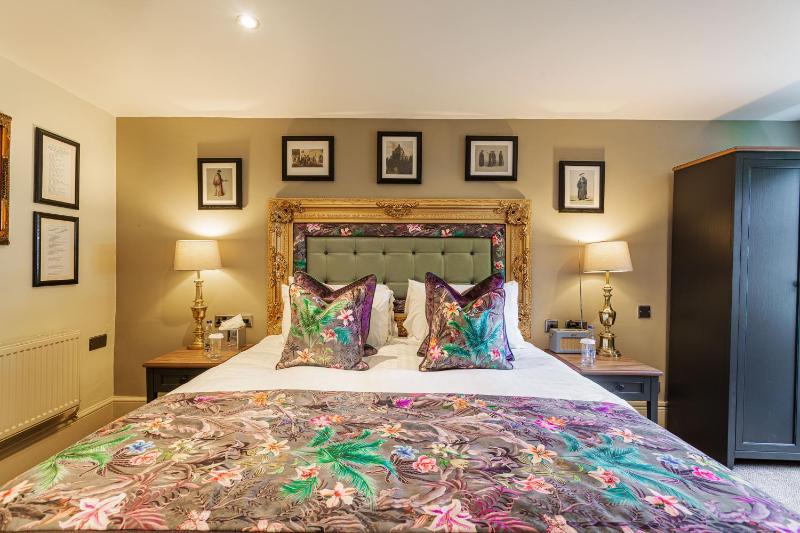 Deluxe Double Room image 2