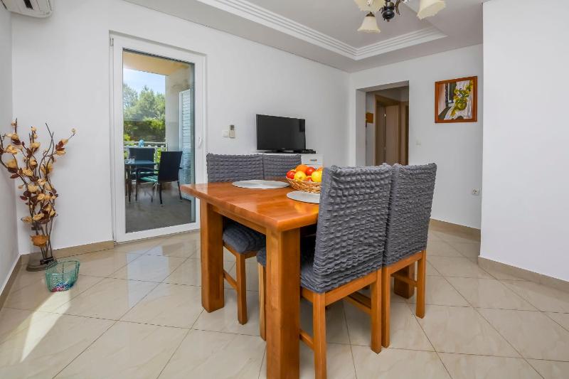 Apartments Silvana - image 9
