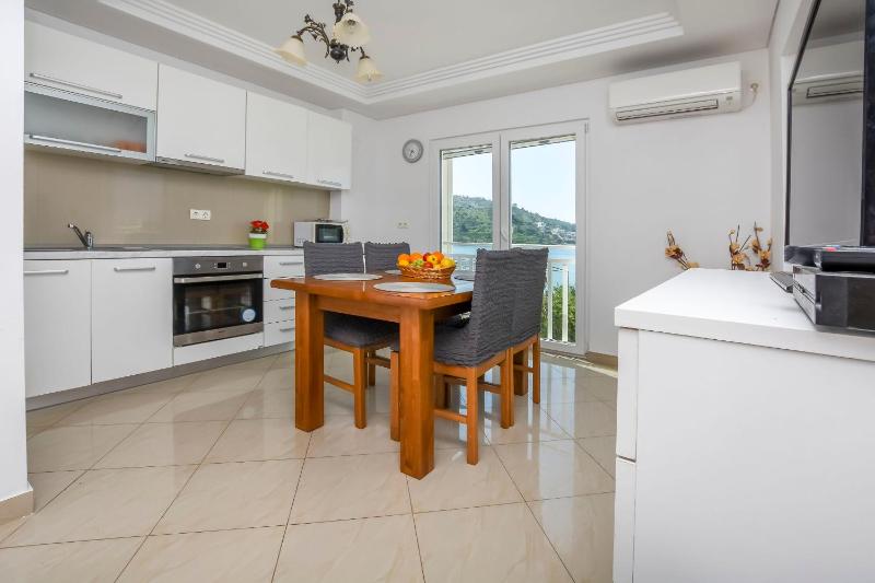 Apartments Silvana - image 7