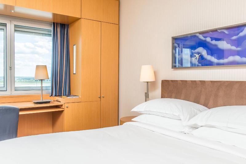 Deluxe Twin Room image 4