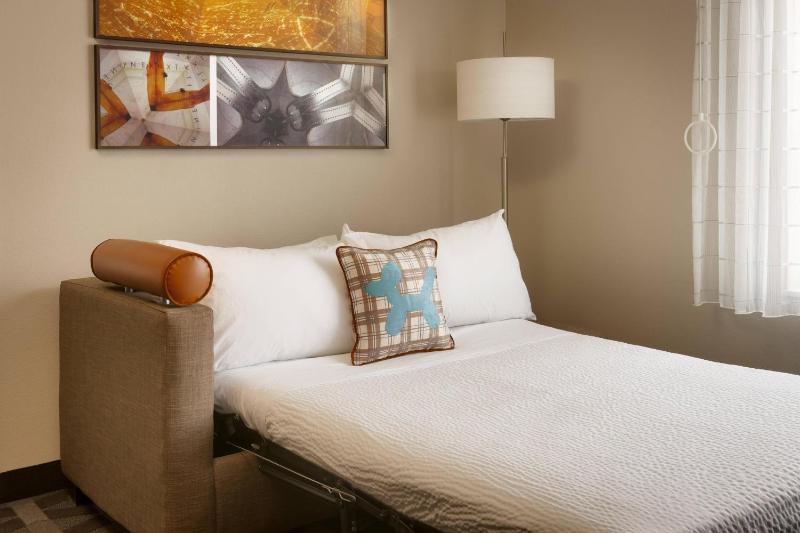 Studio with King Bed and Sofa Bed image 3