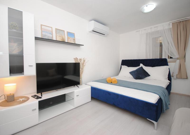 Apartment near Split, 100 m from the beach - available for min 5 days bookings Images